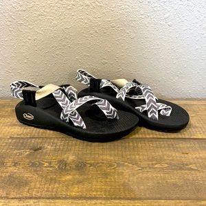 NWOT! Women’s Chaco Classic Wide Sandals!